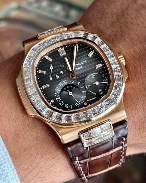 Branded Watch Nautilus 5724 Rose Gold (Refurbished)
